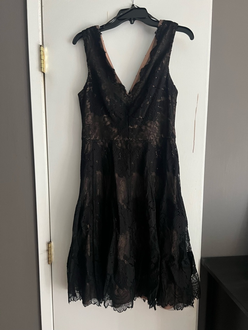 Vera Wang Black Lace V-Neck Sleeveless Dress